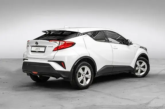 Toyota C-Hr 2017 photo 2