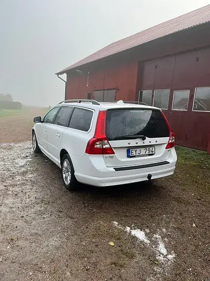 Volvo V70 2010 photo 3