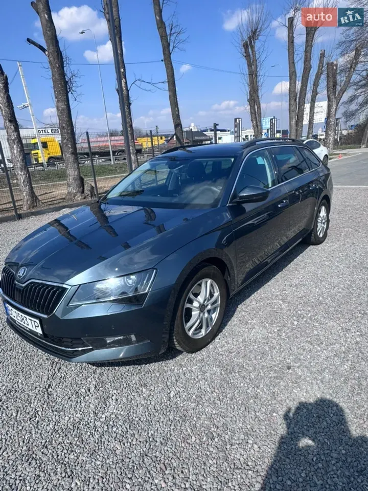 Skoda Superb 2019 photo 2
