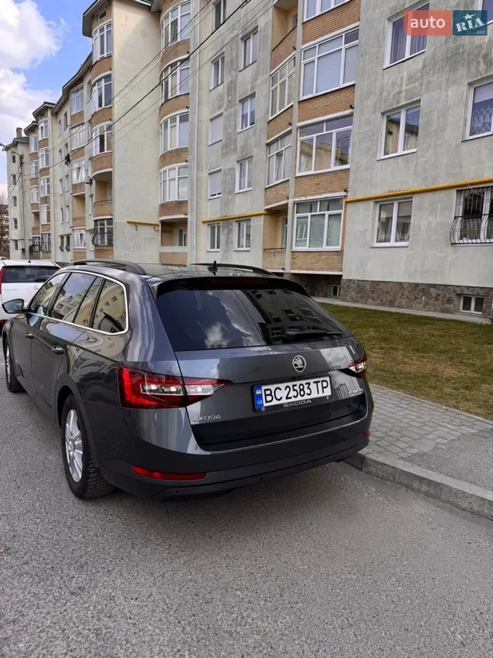 Skoda Superb 2019 photo 4