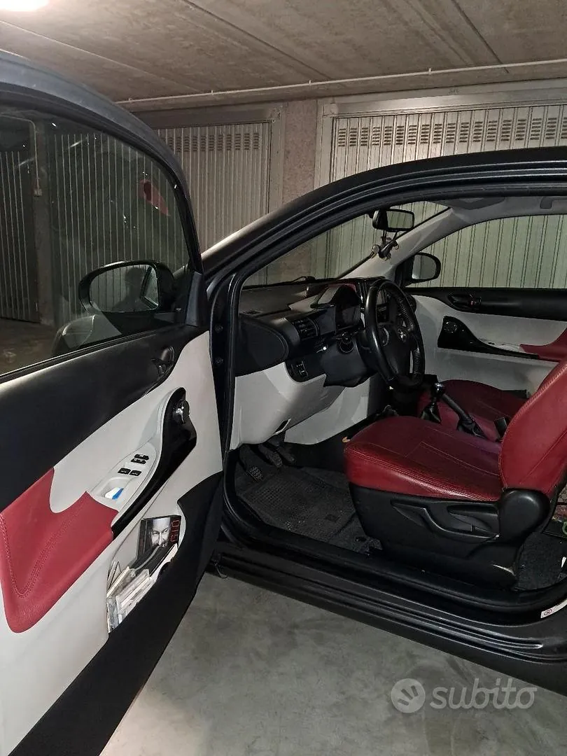 Toyota Iq 2011 photo 5