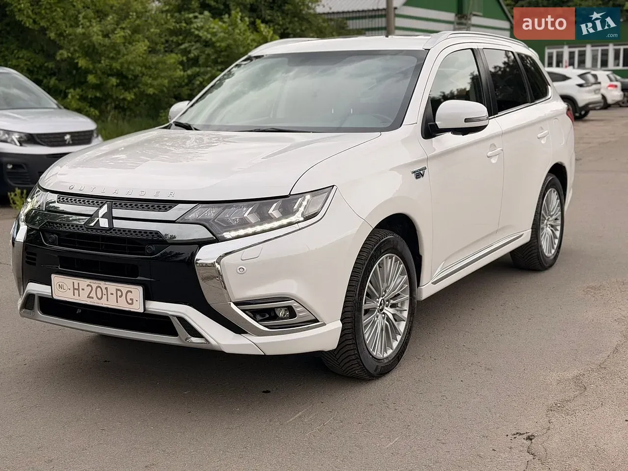 Mitsubishi Outlander 2020 photo 2