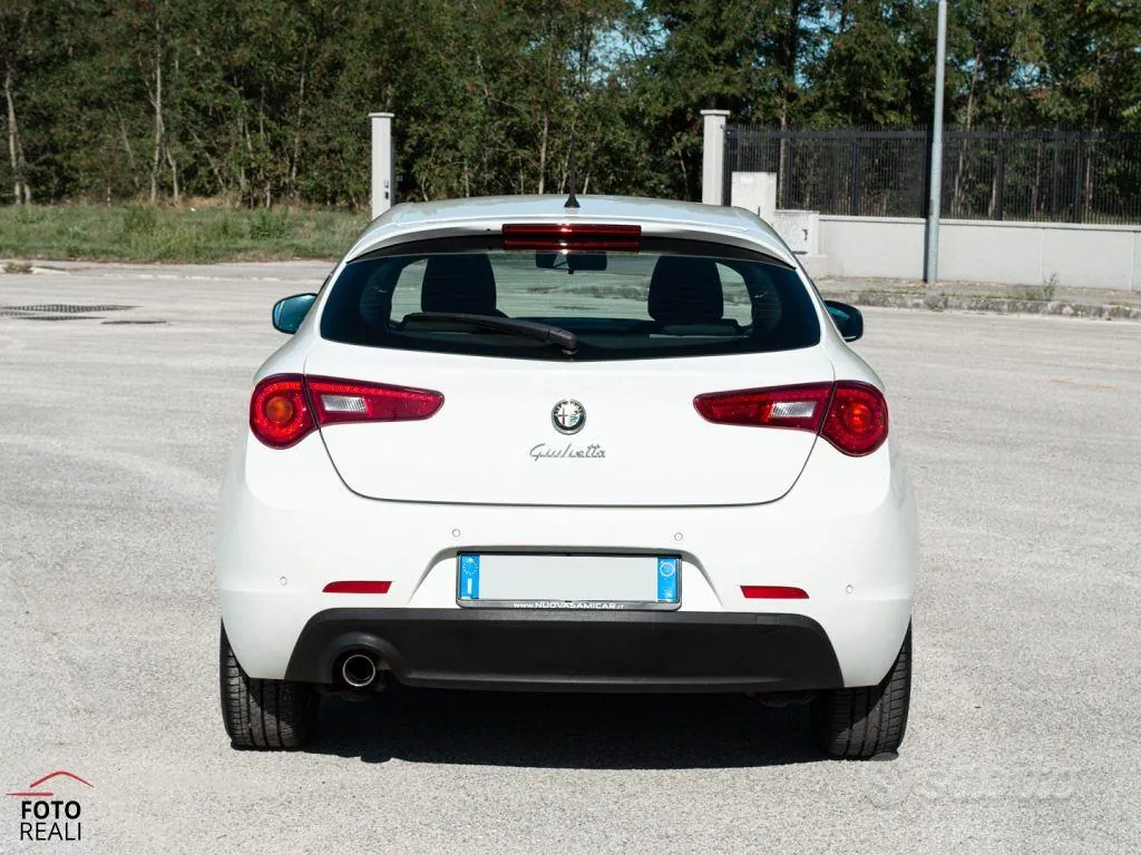Alfa Romeo Giulietta 2011 photo 5