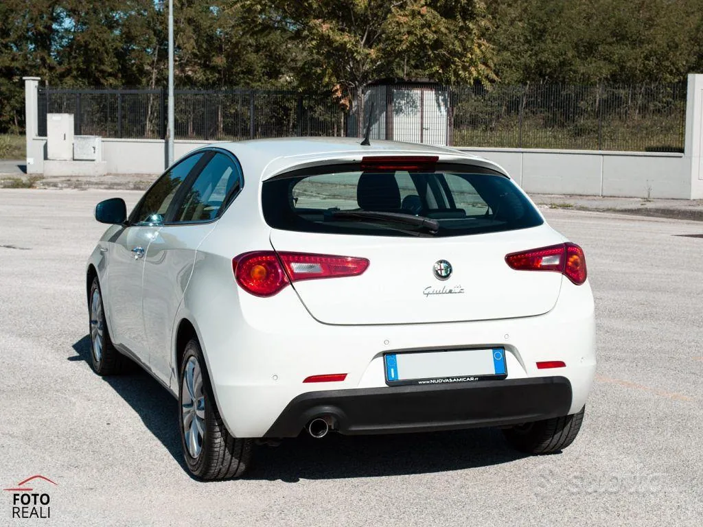 Alfa Romeo Giulietta 2011 photo 4