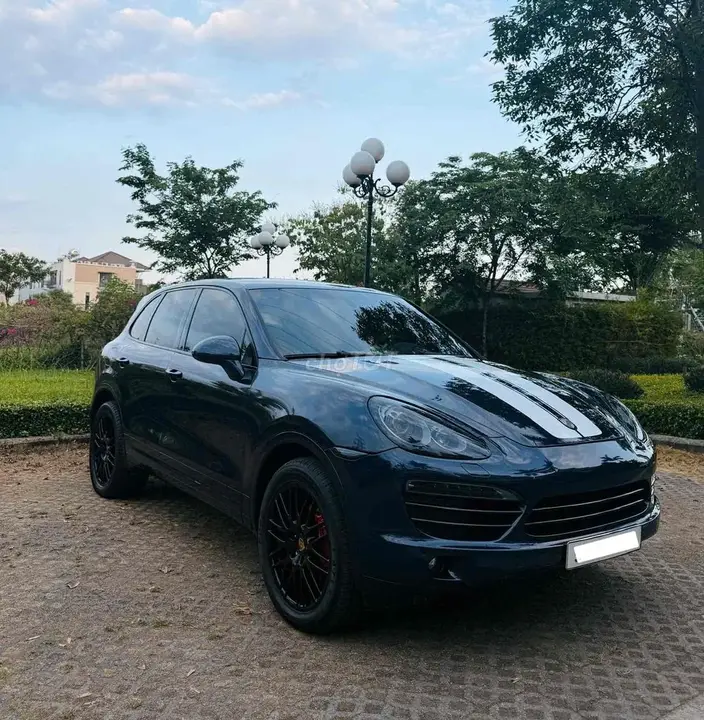 Porsche Cayenne 2011 photo 2