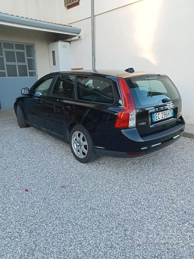 Volvo V50 2010 photo 3