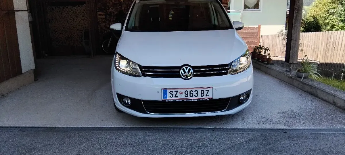 Volkswagen Touran 2014 photo 2