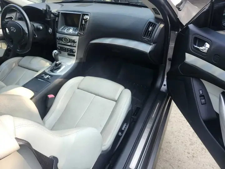 Infiniti G37 2009 photo 4