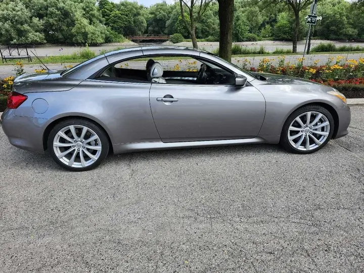 Infiniti G37 2009 photo 2