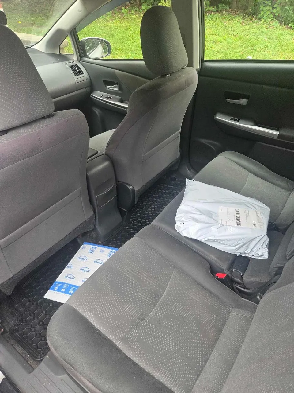 Toyota Prius V 2014 photo 2