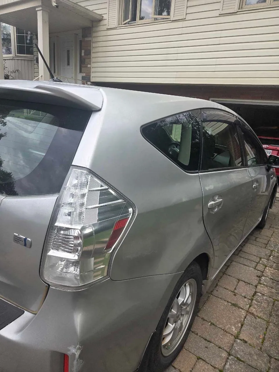 Toyota Prius V 2014 photo 4