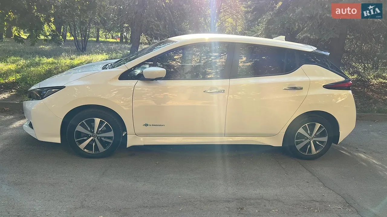 Nissan Leaf 2020 photo 2