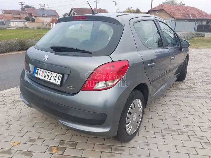 Peugeot 207 2009 photo 2