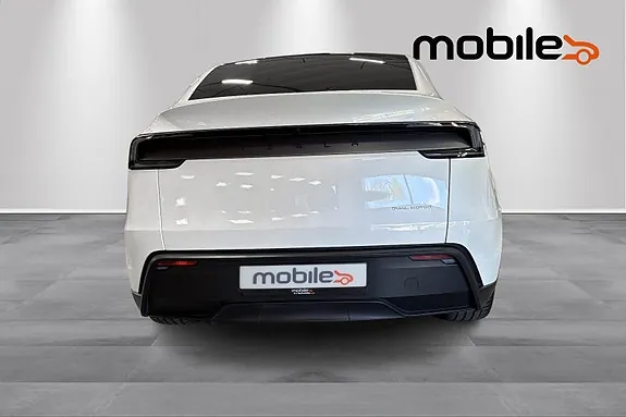 Tesla Model Y 2025 photo 4