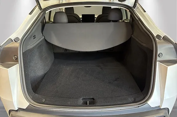 Tesla Model Y 2025 photo 5