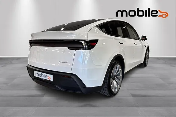 Tesla Model Y 2025 photo 3
