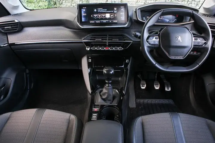 Peugeot 208 2022 photo 2