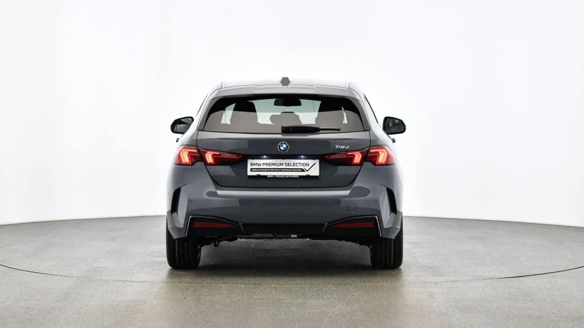 BMW 1 Series 2024 photo 2