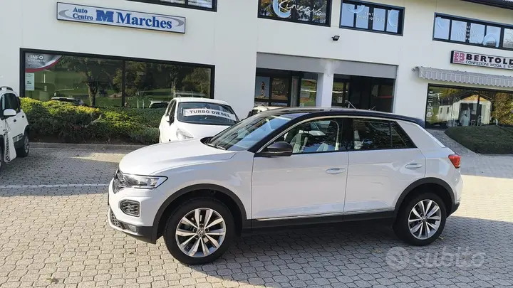 Volkswagen T-Roc 2021 photo 2
