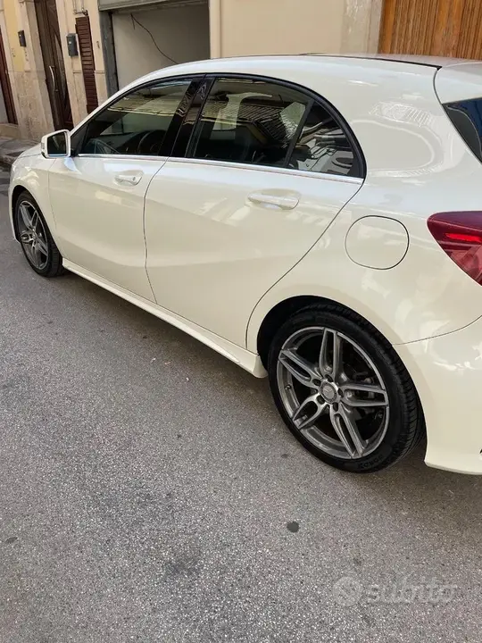 Mercedes-Benz A 200D 2017 photo 2