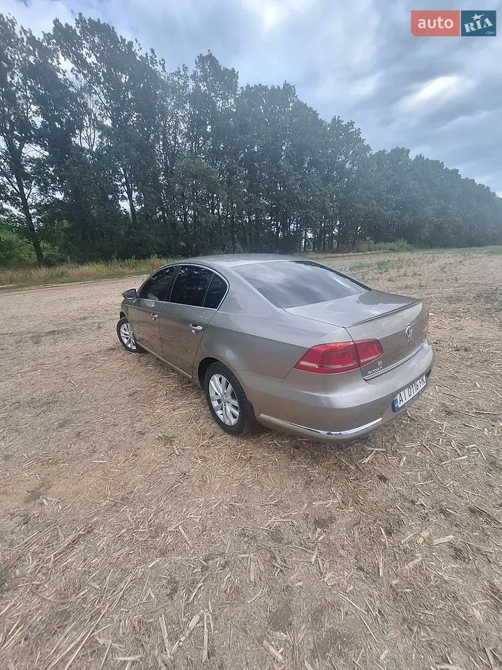 Volkswagen Passat 2012 photo 2