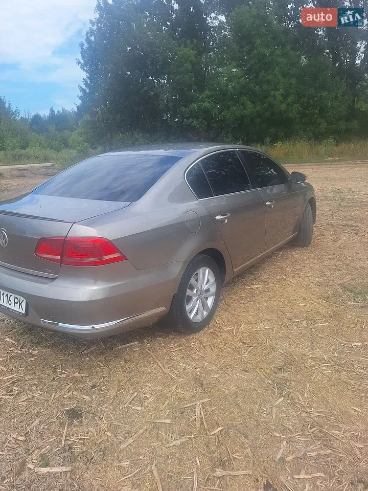 Volkswagen Passat 2012 photo 5