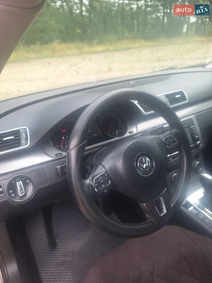 Volkswagen Passat 2012 photo 3