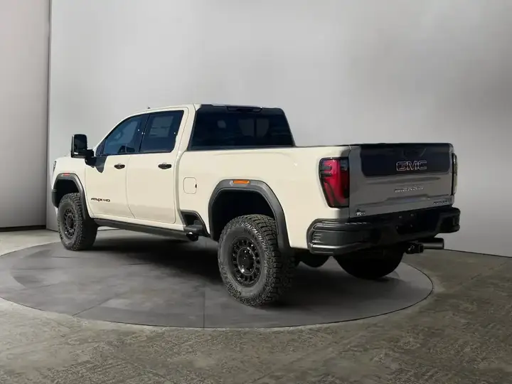 GMC Sierra 2500Hd 2026 photo 3