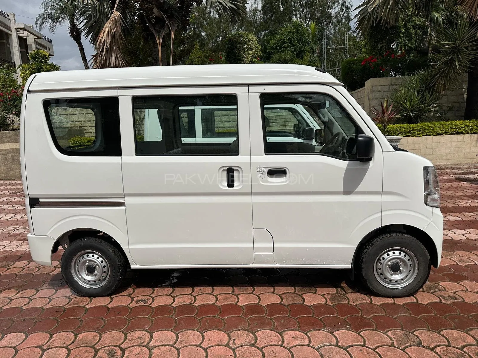 Suzuki Every 2025