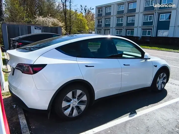 Tesla Model Y 2024 photo 3