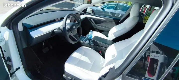 Tesla Model Y 2024 photo 2