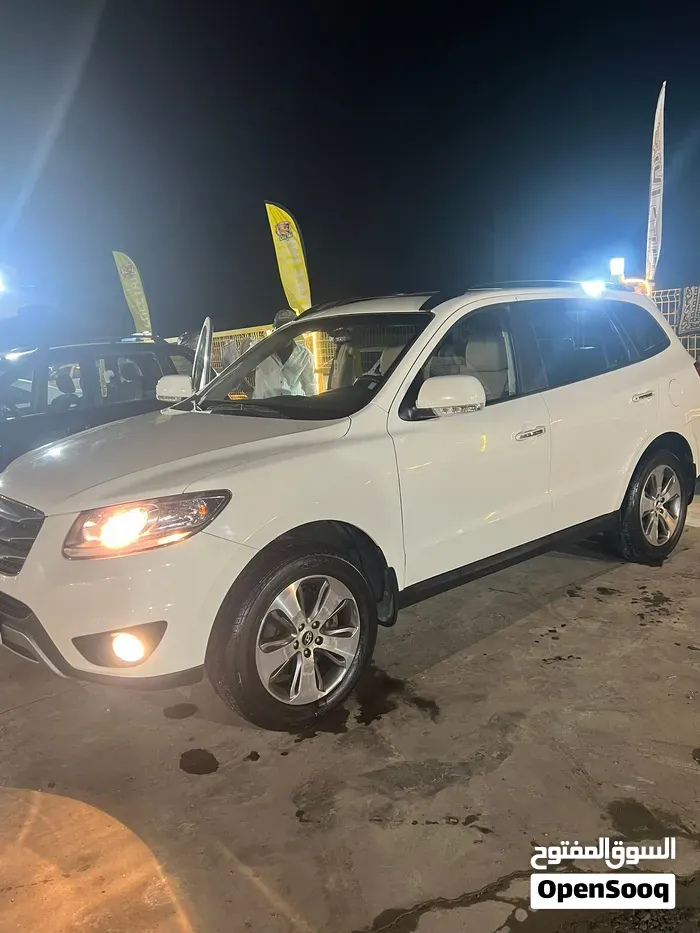 Hyundai Santa Fe 2012 photo 2