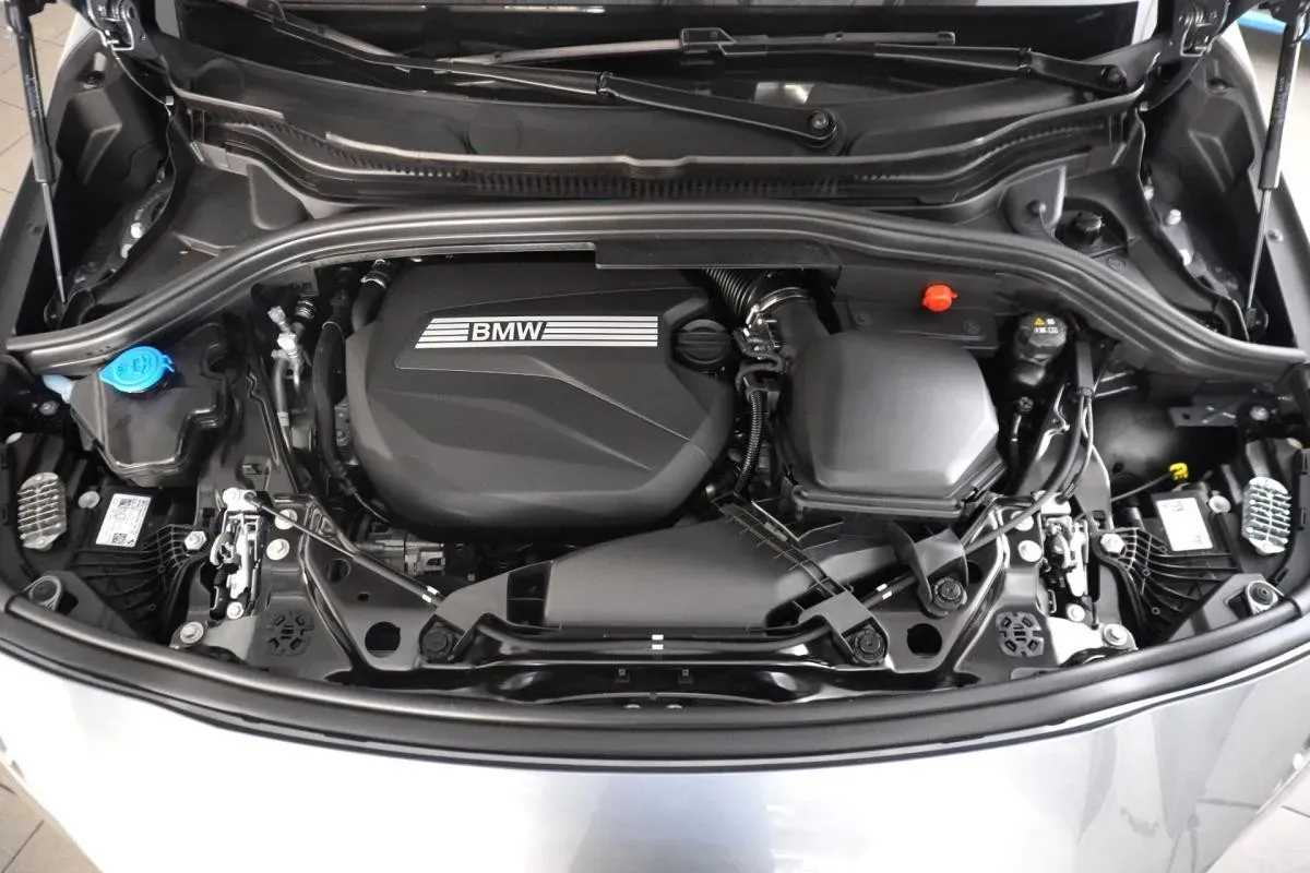 BMW 2 Series 2025 photo 2