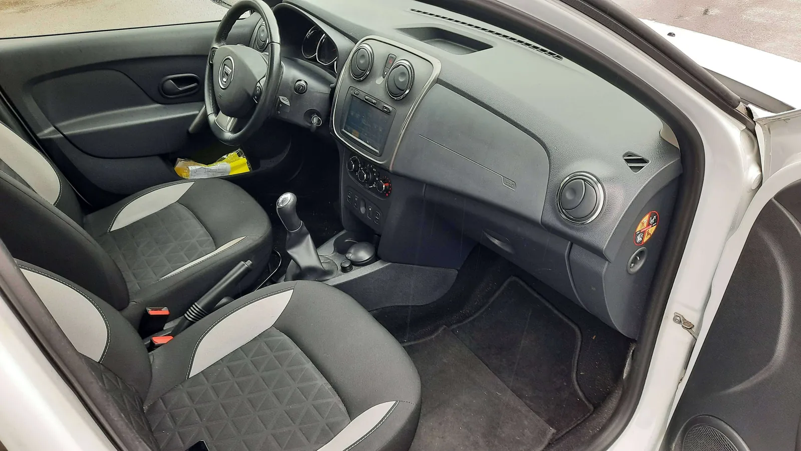 Dacia Sandero 2014 photo 2