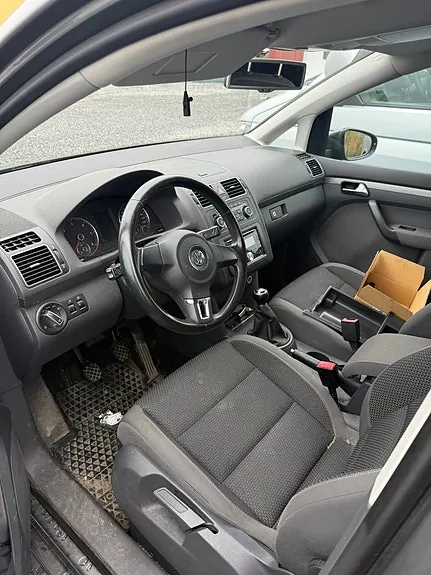 Volkswagen Touran 2012 photo 3