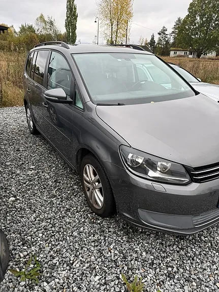Volkswagen Touran 2012 photo 2