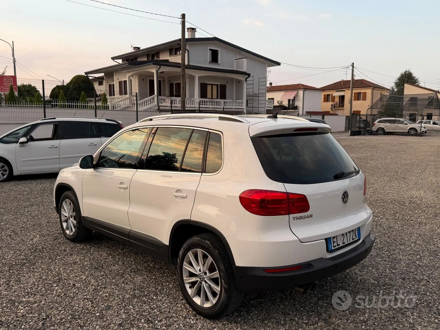 Volkswagen Tiguan 2012 photo 3