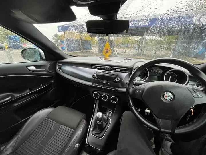 Alfa Romeo Giulietta 2011 photo 2
