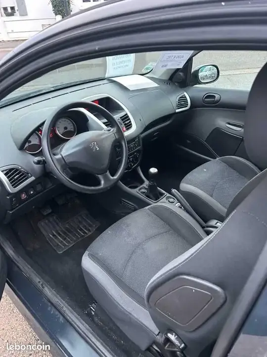 Peugeot 206 2011 photo 5