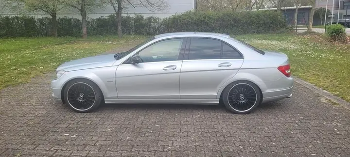 Mercedes-Benz W204