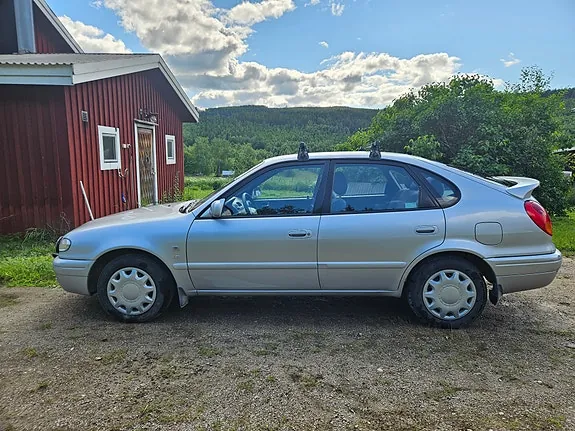 Toyota Corolla 2000 photo 2
