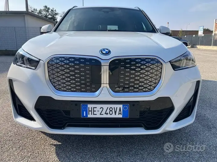 BMW Ix1 2026 photo 4