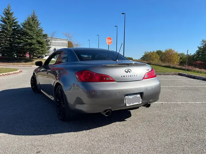 Infiniti G37 2010 photo 2