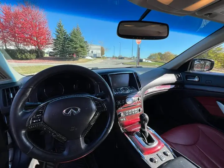 Infiniti G37 2010 photo 3