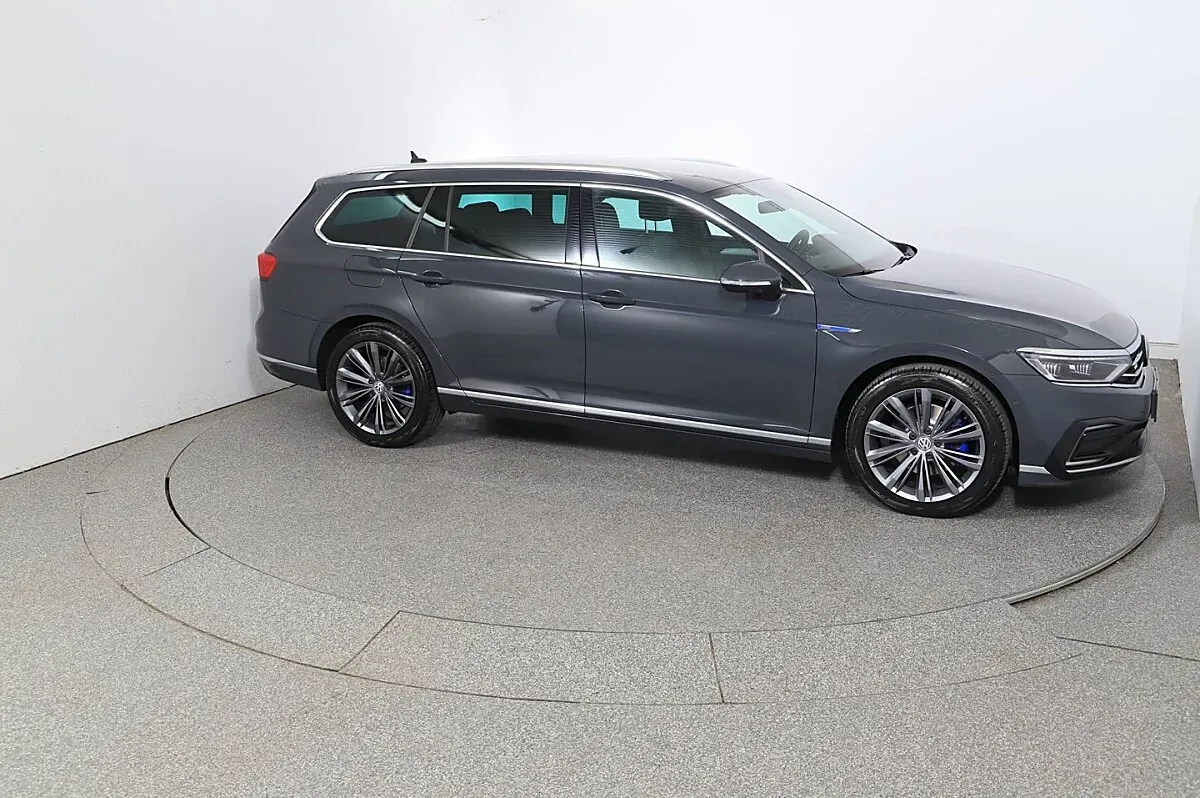 Volkswagen Passat 2021 photo 3