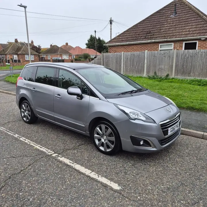 Peugeot 5008 2016 photo 3