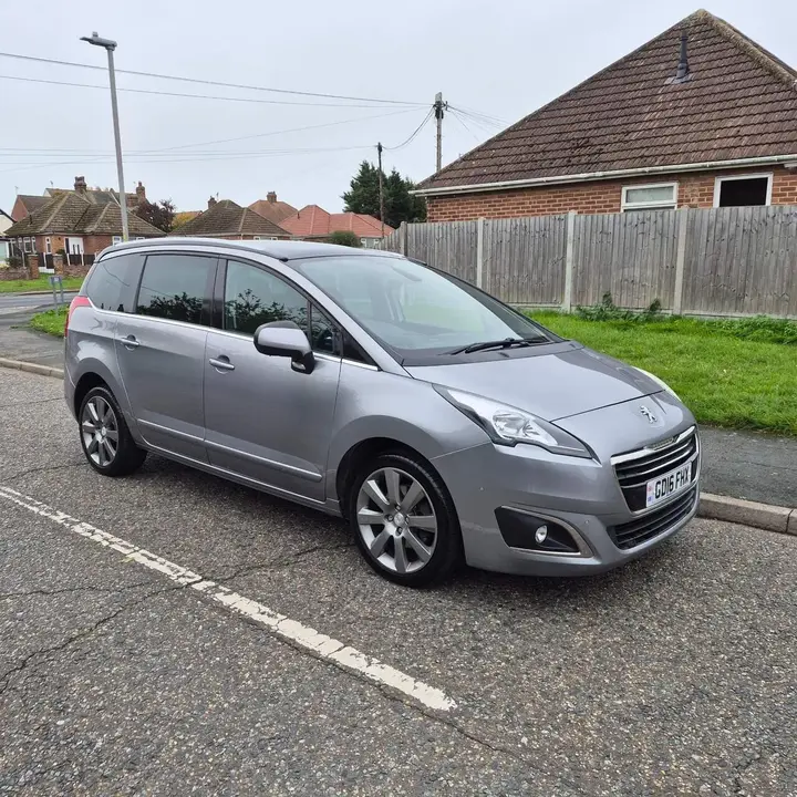 Peugeot 5008 2016 photo 5