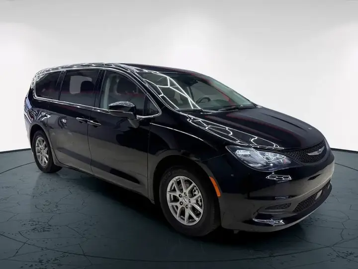 Chrysler Grand Caravan 2024 photo 4