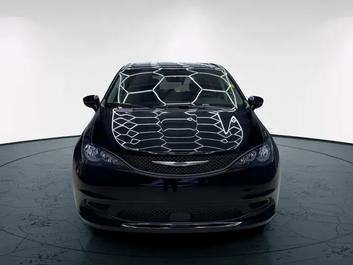 Chrysler Grand Caravan 2024 photo 3