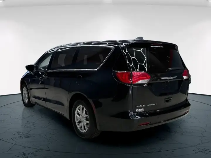 Chrysler Grand Caravan 2024 photo 5